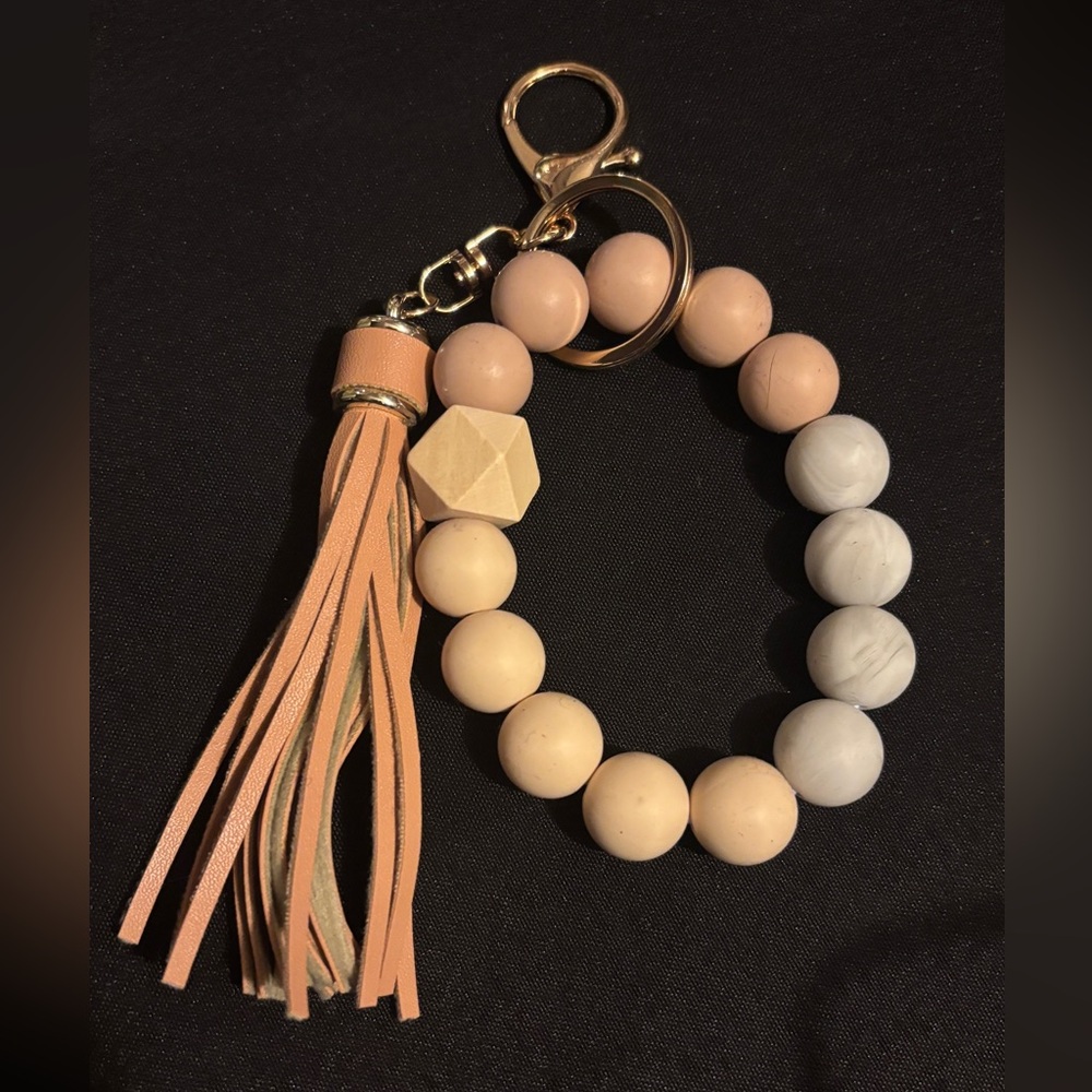 Beige and Gray Beaded Keychain Bracelet